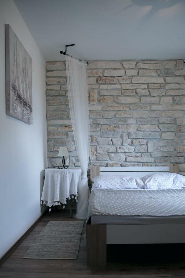 Apartment Apartments Malic Pridraga